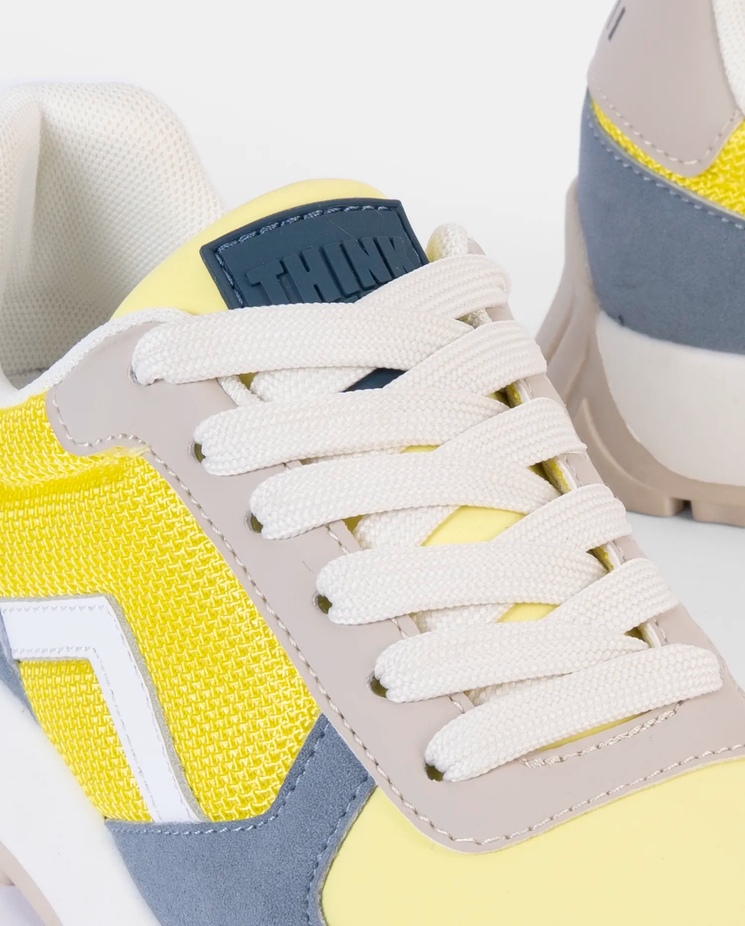 Detalle deportivo Pepe Moll amarillo y gris 251920